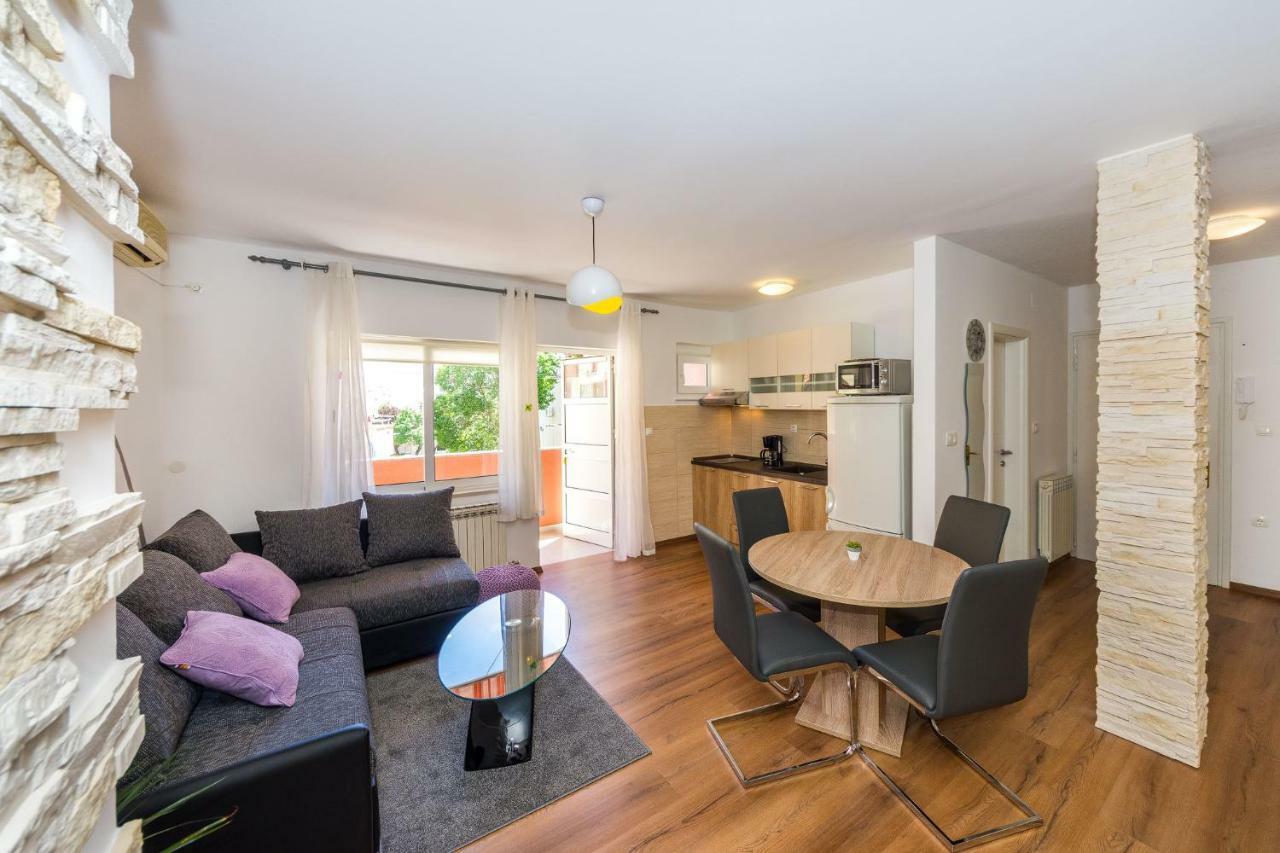 Simoni Zd Appartement *